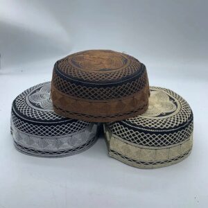 Home Kufi Topi brodé rouge et or